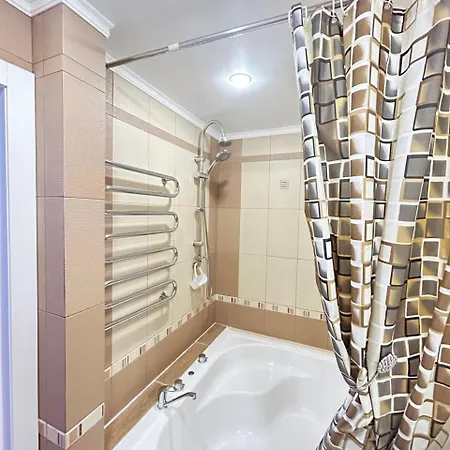 Двухкомнатные Апартаменты На Улице Естая, Дом 83-1 Напротив Тд Тулпар Pavlodar Exterior photo